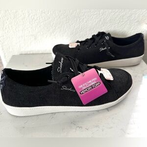 NWT - Women Skechers Black Lace-Up Memory Foam Sneakers - Size 8